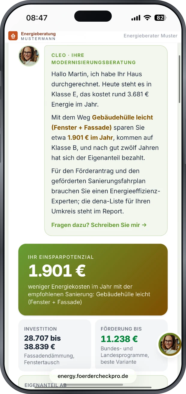 Energieskala von A plus bis H mit dem Ist-Wert 434 und dem Zielwert 31 Kilowattstunden je Quadratmeter und Jahr, Optimierungspotenzial minus 93 Prozent, Energiekosten von 8.290 auf 1.476 Euro im Jahr
