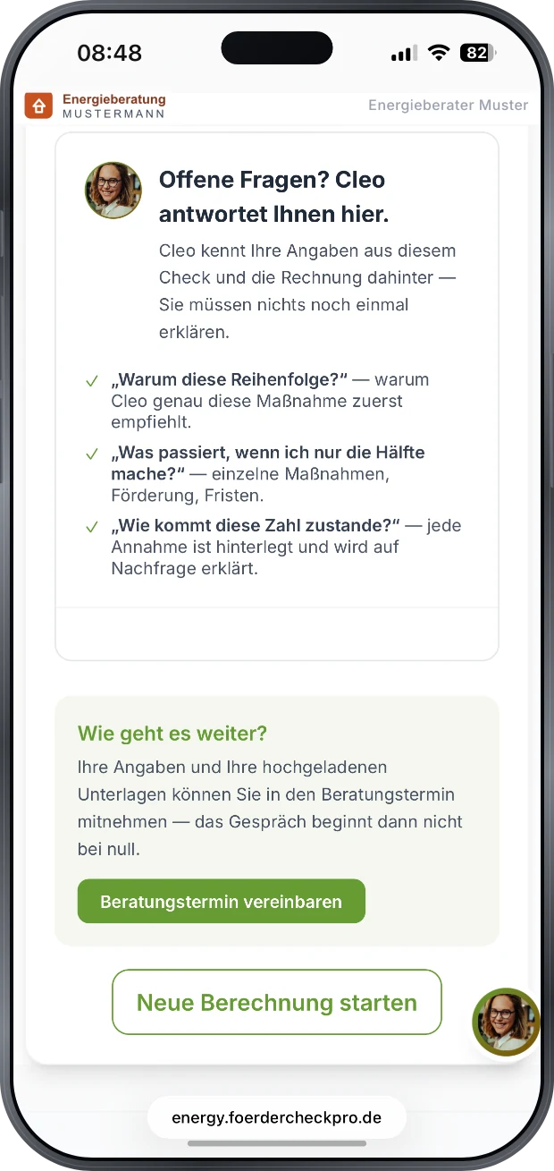 Cleo beantwortet die Frage nach der Waermepumpe mit Jahresarbeitszahl 3,2 bis 3,5, einem Verbrauch von 12.300 bis 14.000 Kilowattstunden statt 45.104, Energiekosten von 3.600 bis 3.900 statt 8.290 Euro und der KfW-458-Grundfoerderung von 30 Prozent